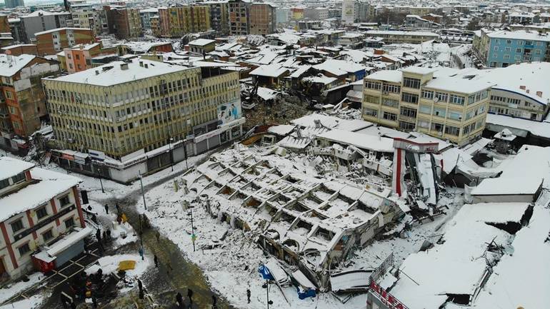 Daha bir ölkə Türkiyədə baş verən zəlzələ ilə bağlı milli matəm ELAN ETDİ