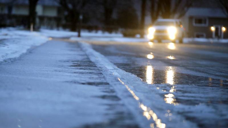 Bakıda körpü buz bağladı: 7 maşın toqquşdu, yaralılar var - FOTOLAR
