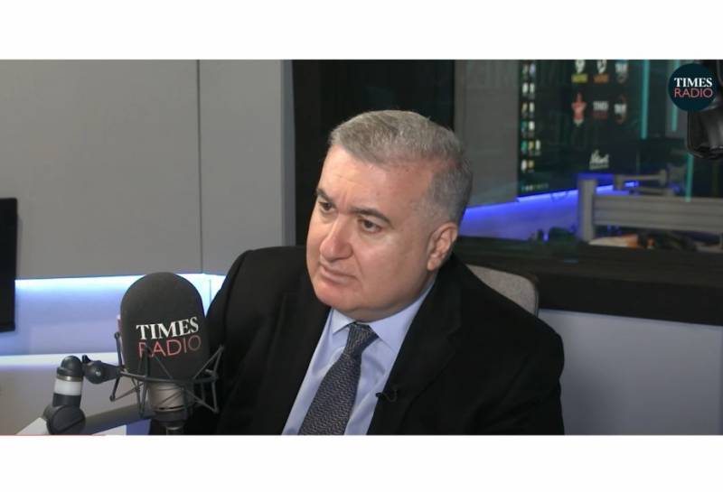 Səfir Britaniya radiosunda Laçın yolundakı aksiyadan danışdı