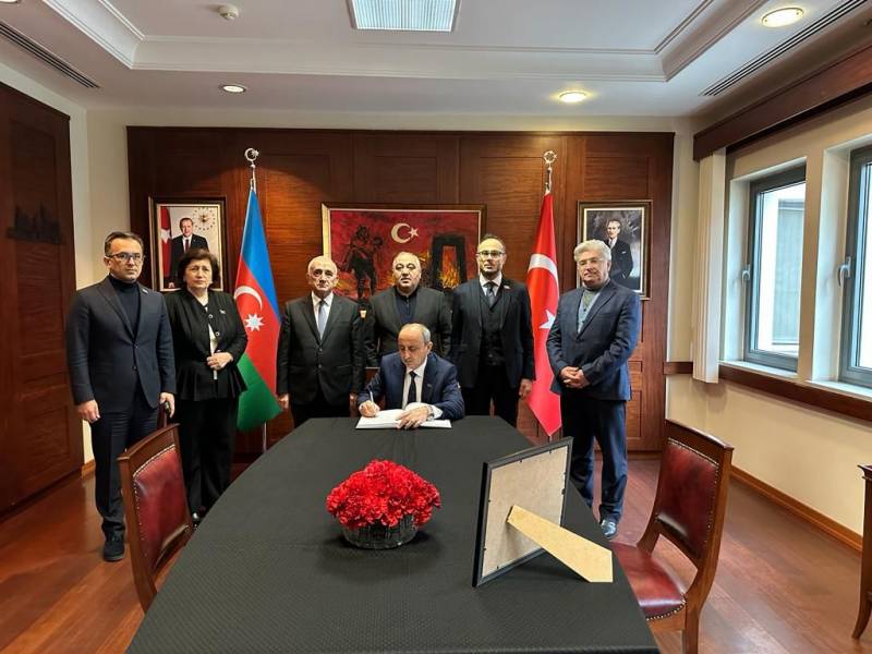 Qərbi Azərbaycan İcmasının rəhbərliyi Türkiyənin Azərbaycandakı səfirliyini ziyarət etdi - FOTO