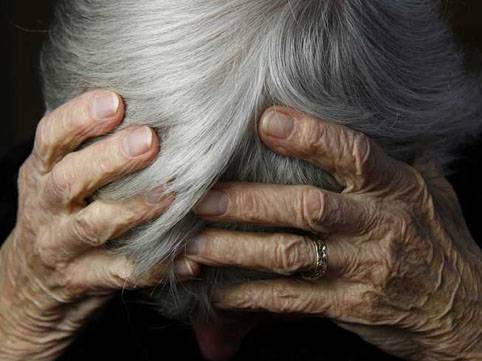 Oğul anasını ağacla döyüb xəstəxanalıq  etdi