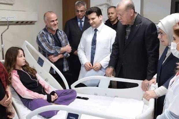 Ərdoğan zəlzələdən zərər görənlərə baş çəkdi - FOTO