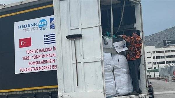 Yunanıstan Türkiyəyə bu qədər yardım göndərdi - FOTO