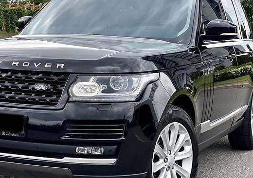 \"Heydər Əliyev\" prospektində lüks \"Range Rover\" yanır - VİDEO