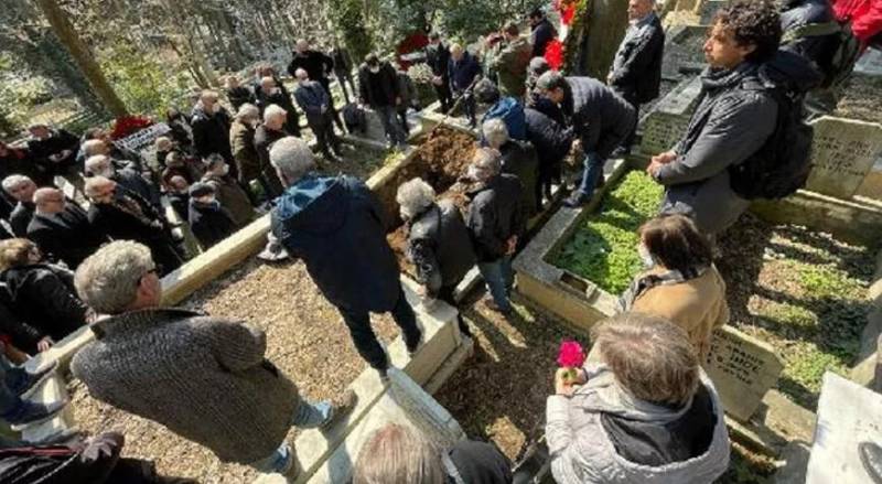 Məşhur müğənnidən ŞOK VƏSİYYƏT: Dəfnimə siyasətçi gəlsə, daşlayın - FOTO