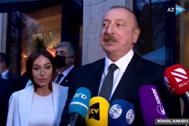 Prezidentin jurnalistlərlə maraqlı dialoqu: “Çoxlarınız “kokeyşn büro” haqqında fikirlər gözləyirdiniz”-VİDEO