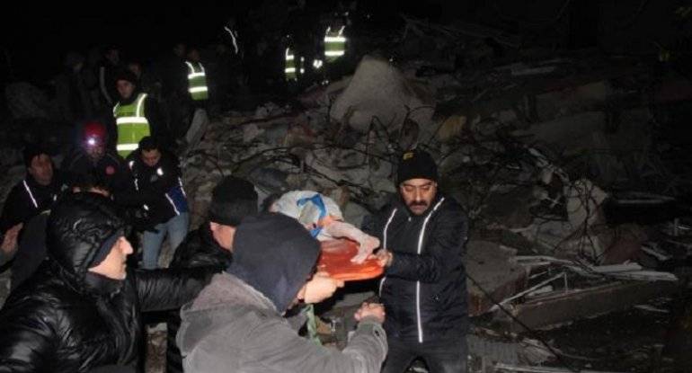 Dağıntılar altından sağ çıxarılanların sayı AÇIQLANDI