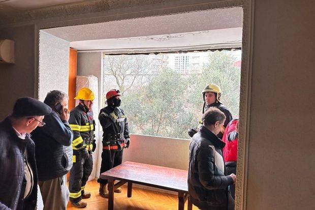 Bakıda yaşayış binasına partlayış - VİDEO