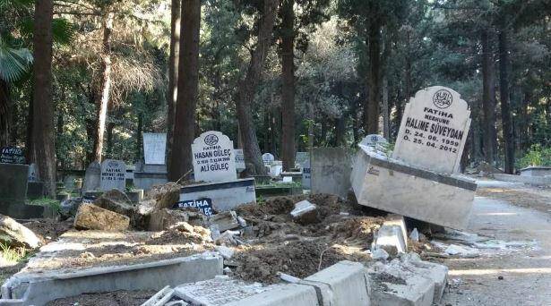 Hataydakı zəlzələ qəbirlərin dağılmasına səbəb oldu