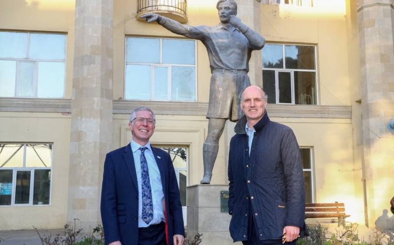 Ferqus Ould Tofiq Bəhramovun abidəsini ziyarət etdi