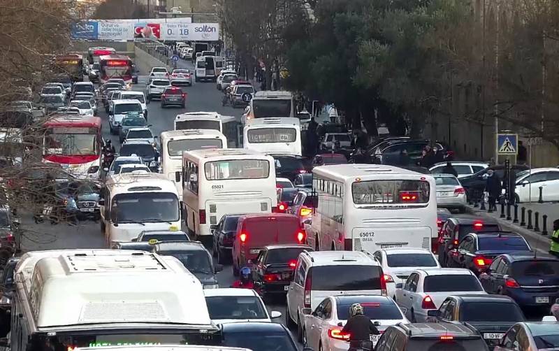 Bakıda 156 avtobus GECİKİR