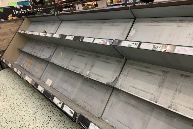 Avropanın zəngin ölkəsi ərzaq qıtlığından əziyyət çəkir - Supermarketlər rasion kartı ilə satışa keçdi