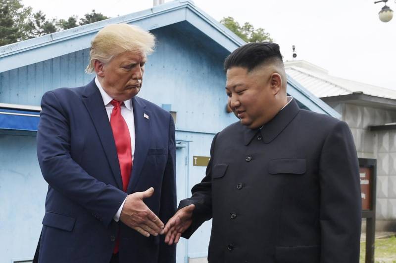 Tramp Kim Çen Inı müdafiə etdi