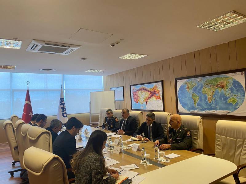 Azərbaycan səfiri AFAD-ın Koordinasiya Mərkəzində olub