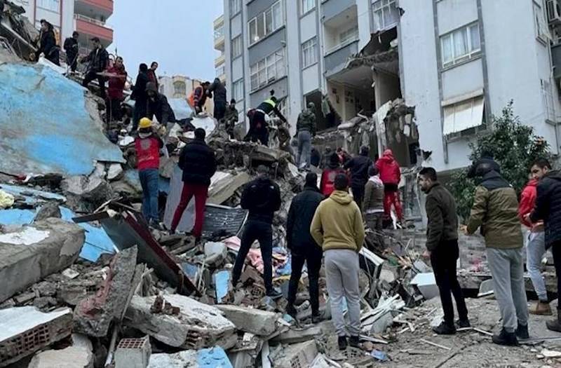 Türkiyədə zəlzələdə uçan binalarla bağlı həbs olunanların sayı açıqlandı