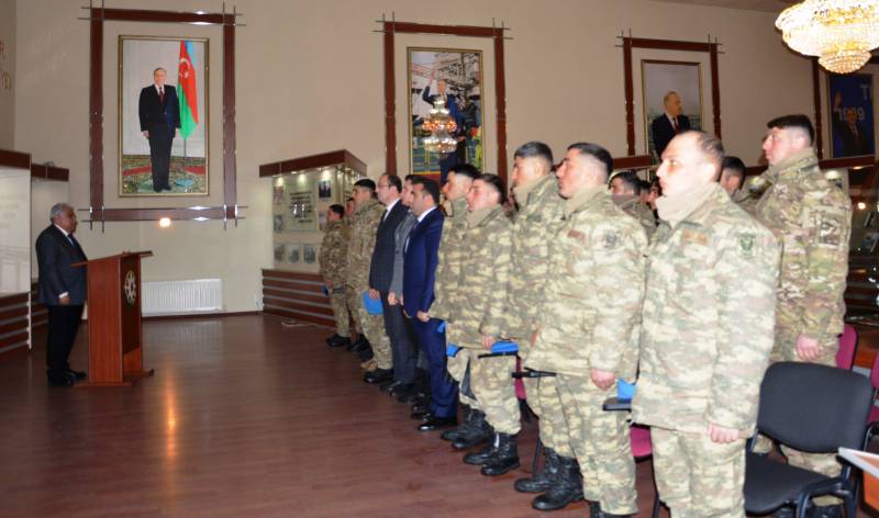 Daşkəsənin icra başçısı hərbçilərlə \"Heydər əliyev və Azərbaycan Ordusu” mövzusunda görüş keçirib - FOTO