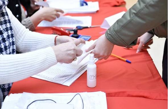 Müəllimlər niyə seçki komissiyalarında təmsil edilir? 