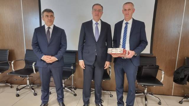 Prezidentin köməkçisi İsrailə səfər etdi