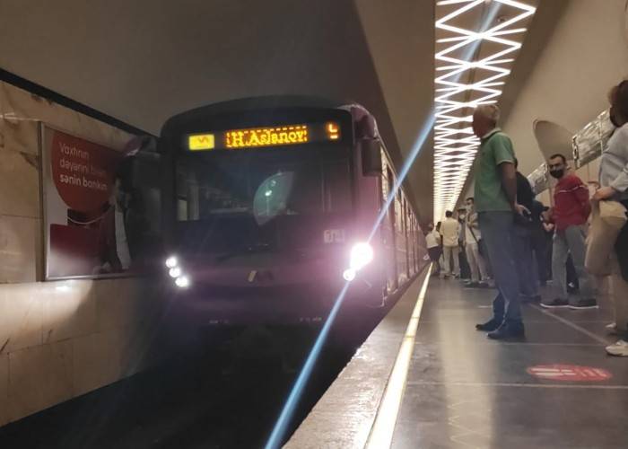 Metrodan istifadə edənlərin sayı kəskin artıb