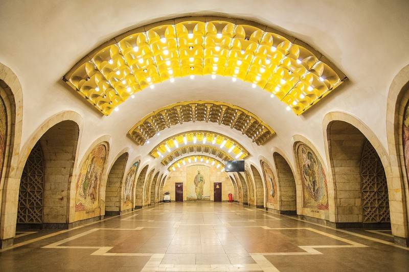 Qatar \"Nizami\" stansiyasında hərəkət edə bilmədi - SƏBƏB