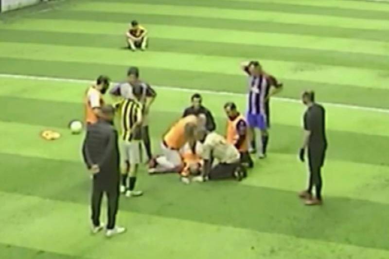 Futbol oynayan zaman ürək tutmasından dünyasını dəyişdi - VİDEO