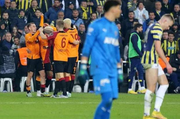 “Qalatasaray” “Fənərbağça”ya böyük hesabla qalib gəldi - VİDEO