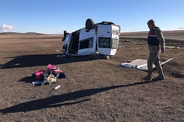 Türkiyədə şagirdləri daşıyan avtobus aşdı: Ölən və yaralılar var - FOTO