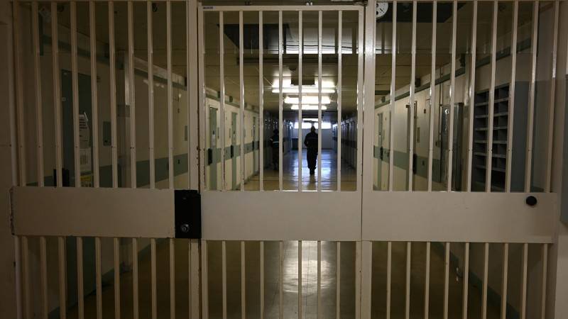 Azərbaycanlı məşhur futbolçunun atası həbsdə öldü - Anasını öldürmüşdü (FOTO)