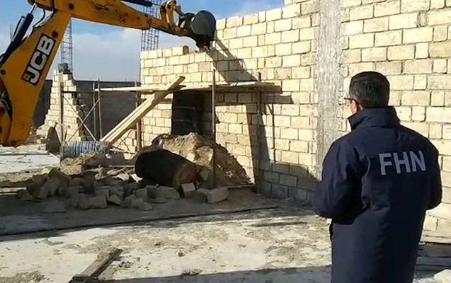 Bakıda qanunsuz tikilən daha bir obyekt söküldü - VİDEO