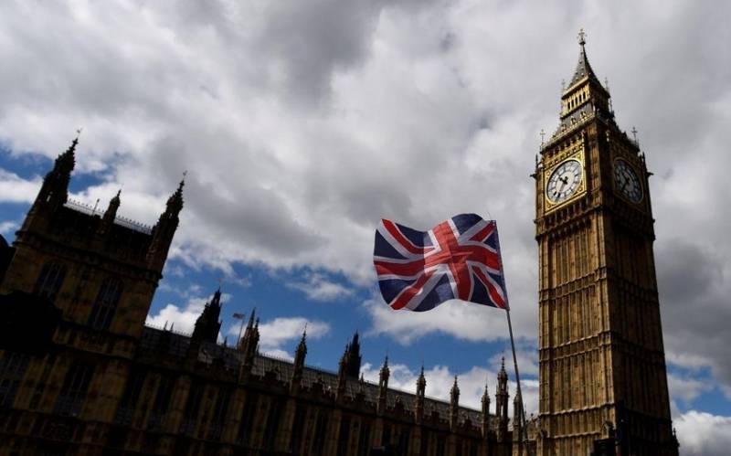 London Tehrandakı səfirini geri çağırdı