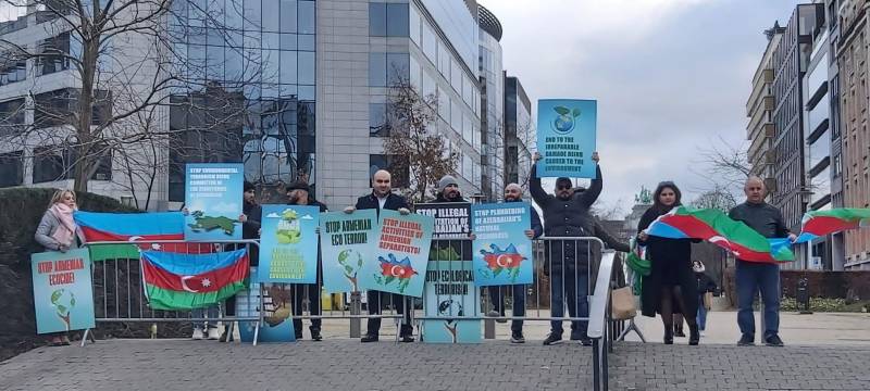 Avropa Parlamenti qarşısında ermənilərə ETİRAZ - FOTO