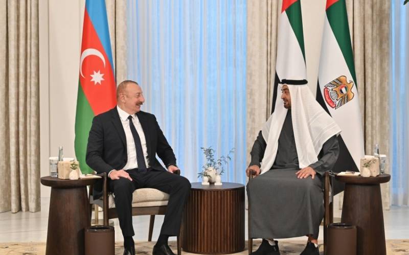 İlham Əliyev BƏƏ prezidenti ilə görüşdü - YENİLƏNİB (FOTO)