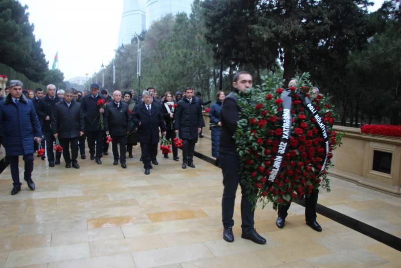 Əqli Mülkiyyət Agentliyinin kollektivi 20 Yanvar faciəsinin qurbanlarını yad edib - FOTOLAR