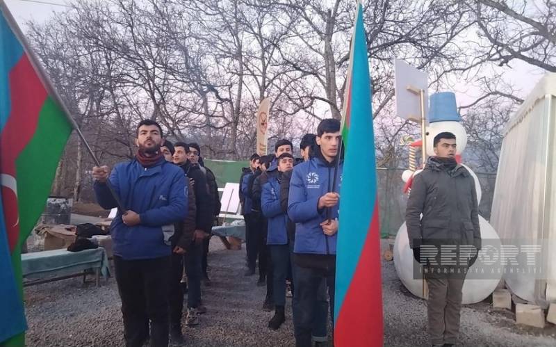Qətiyyət, vətənpərvərliyin 40-cı günü - Xankəndi-Laçın yolunda aksiya davam edir