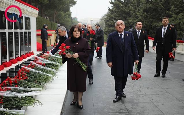 Yüksək vəzifəli məmurlar xiyabanda... - FOTOLAR