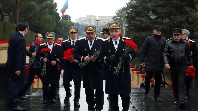 Baş Prokurorluğun rəhbərliyi və kollektivi Şəhidlər xiyabanını ziyarət edib - FOTO