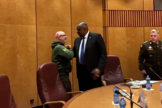 ABŞ və Ukrayna müdafiə nazirləri arasında görüş olub - VİDEO