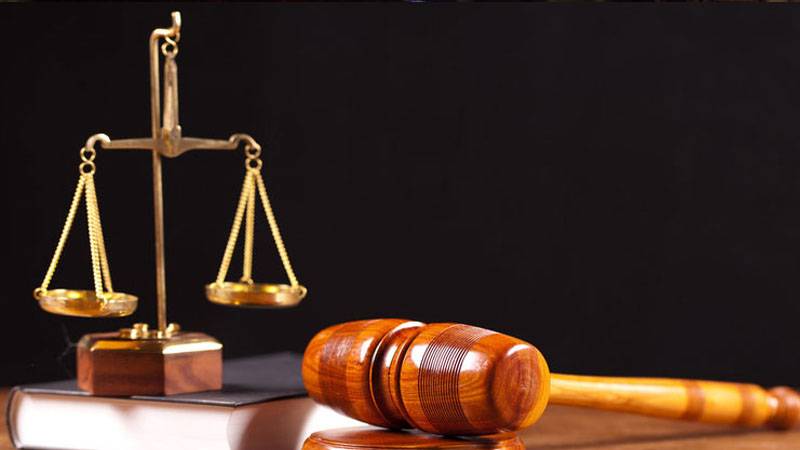 Marketdən balıq kürüsü oğurladı, \"uşaqlarım üçün oğulamışam\" dedi