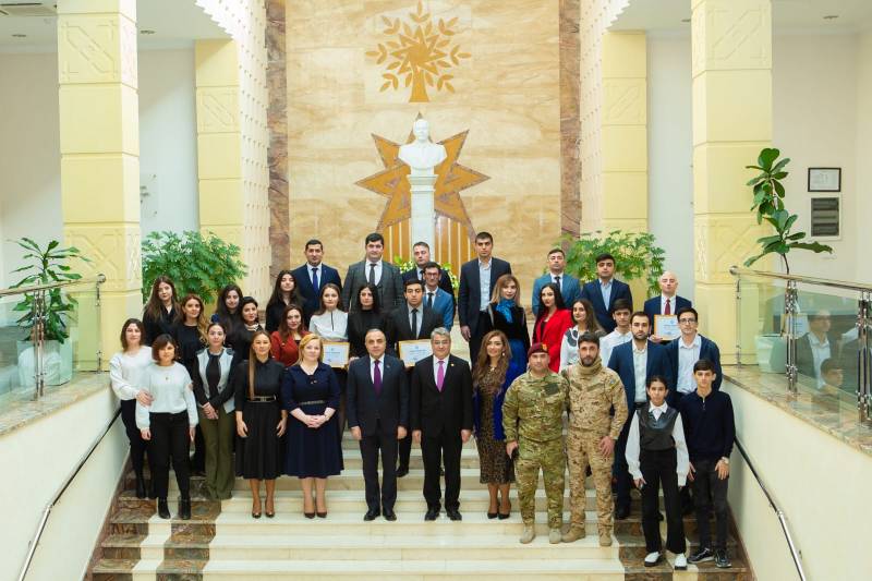 Azay Quliyev gənclərlə görüşdü - FOTOLAR