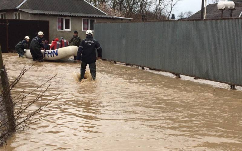 Yağışın törətdiyi fəsadlar aradan qaldırılır
