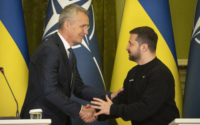Stoltenberq Zelenski ilə NATO sammitini müzakirə etdi