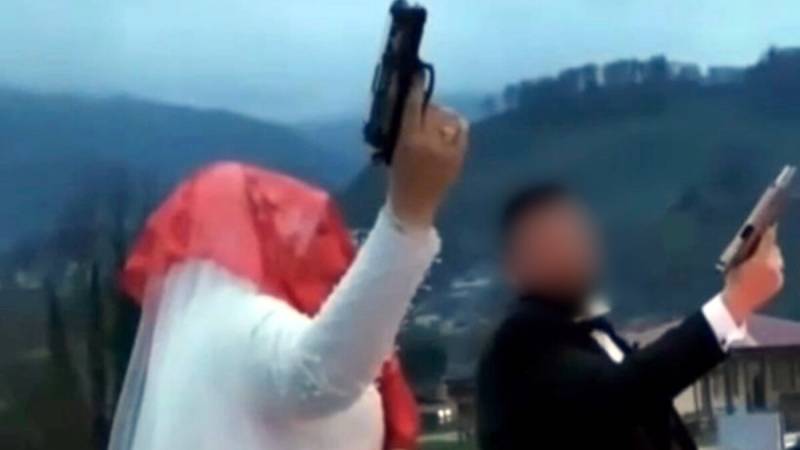 Gəlinin toyunda qalmaqallı hərəkəti – VİDEO