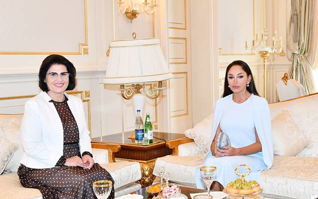 Birinci xanımların görüşündən FOTOLAR