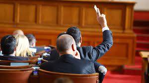 Bu ölkə avroya keçidin təxirə salınmasını rədd etdi