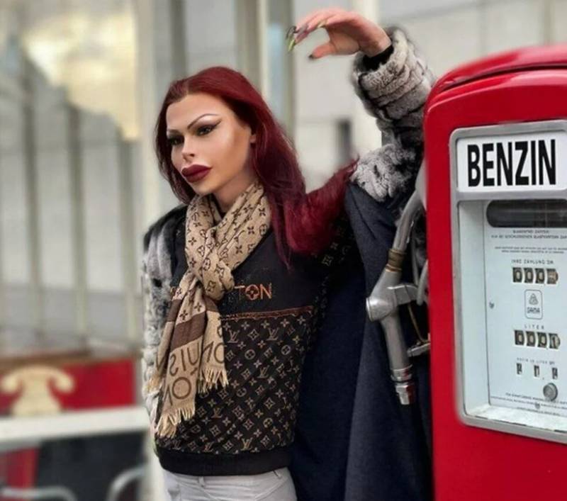 Qadın özünü  kuklaya oxşatmaq istədi - FOTO