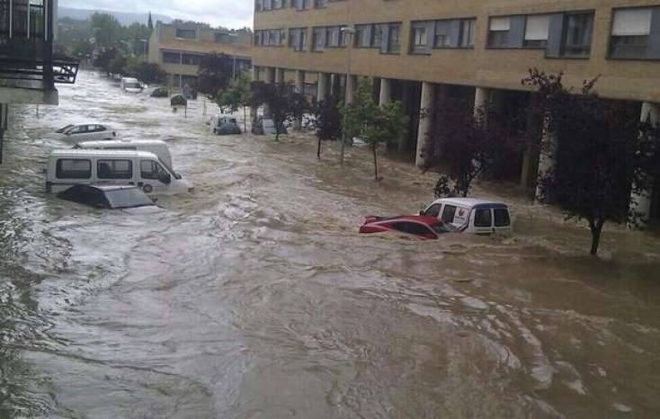 Saraqosada sel - İnsanlar köməksiz qaldı