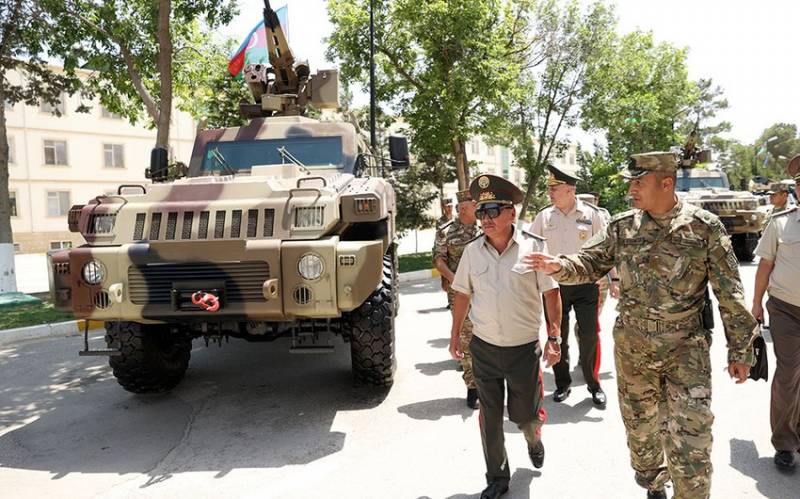 Qırğızıstanın müdafiə naziri \"Heydər Əliyev adına Hərbi İnstitut\"da - FOTOLAR