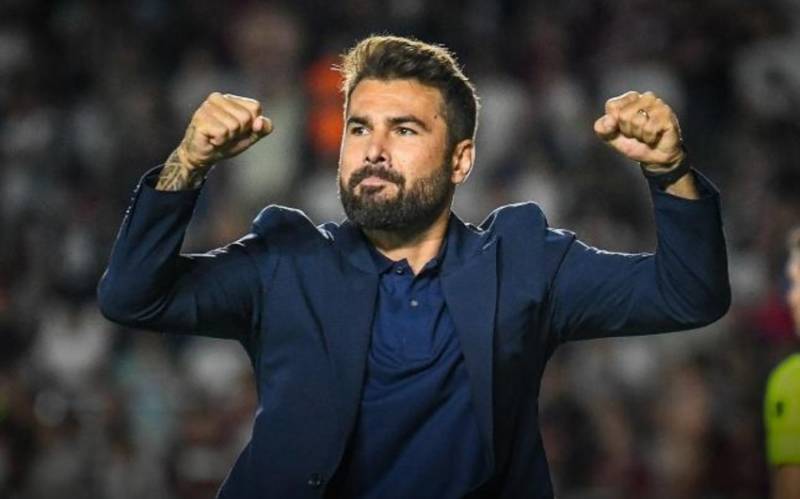 “Neftçi” Adrian Mutu ilə müqavilə imzaladı