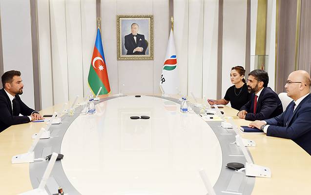 Adrian Mutu rəsmən “Neftçi”də - FOTOLAR