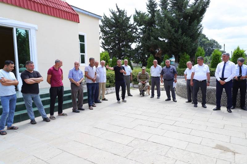 Eyni küçənin sakinləri müxtəlif müraciətlərlə “Səyyar qəbul otağı”nda - FOTO